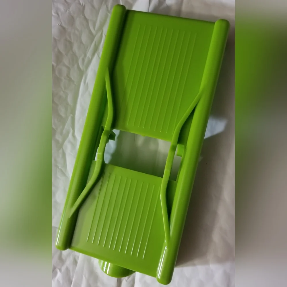 - Vegetable Chopper & Peeler Set
